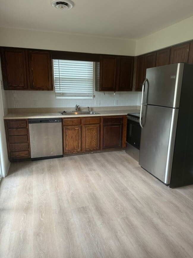 Building Photo - Charming 1.5 story duplex in SW Columbia