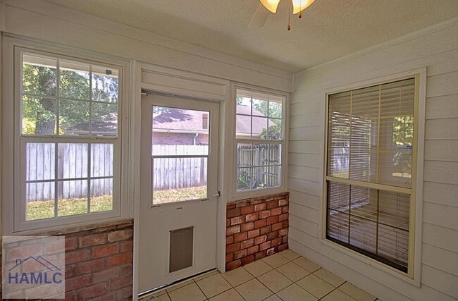 Building Photo - 555 Wellington Way