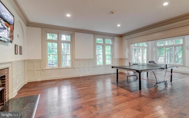 Building Photo - 80 Sayre Dr