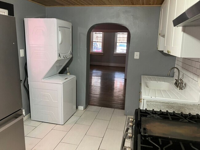 Building Photo - 14 Old Dorwart St