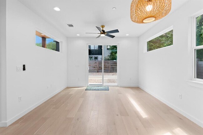 Building Photo - 5305 Ledesma Rd