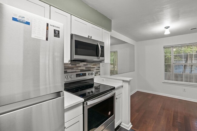 Building Photo - Rent in Virginia Beach!