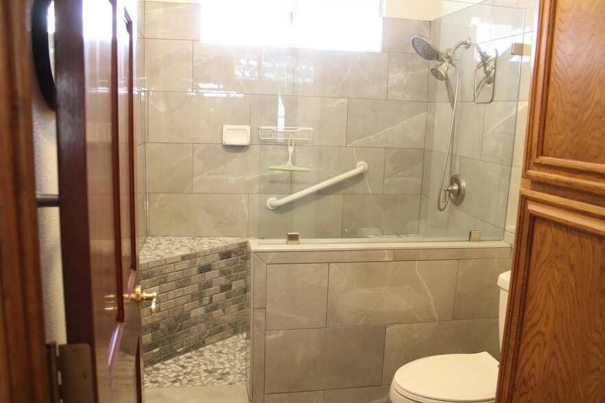 Master Shower - 16362 Kamana Rd