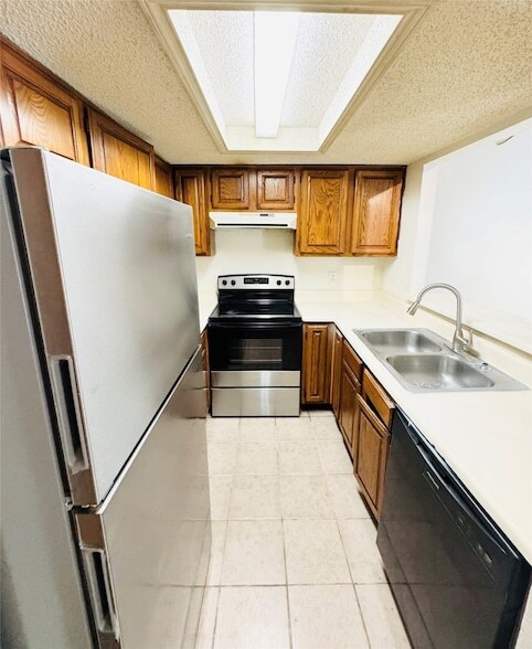 Building Photo - 1322 Bluffview Dr