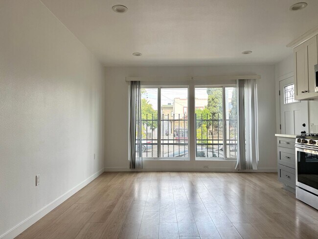 Building Photo - 1538 W 30th St