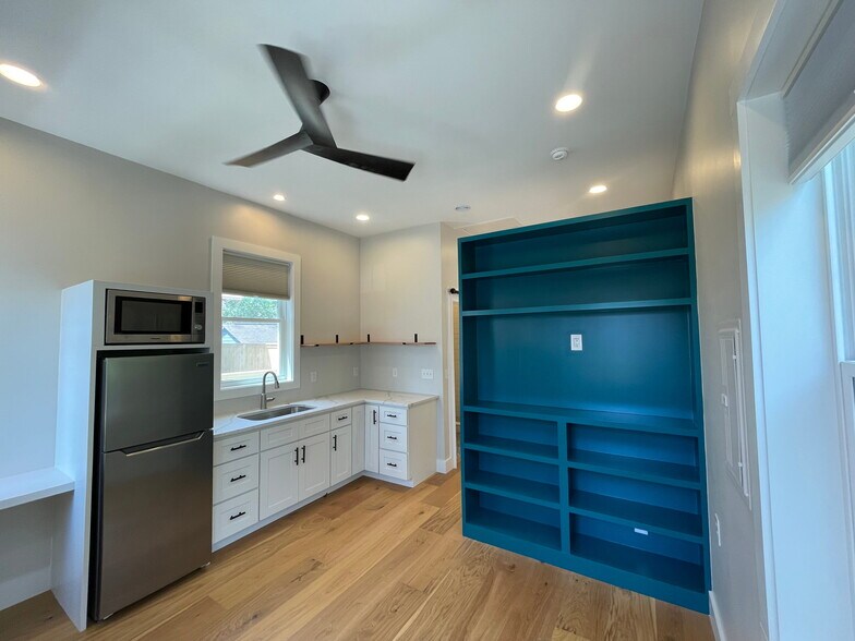 Building Photo - 907 Ashley Ave