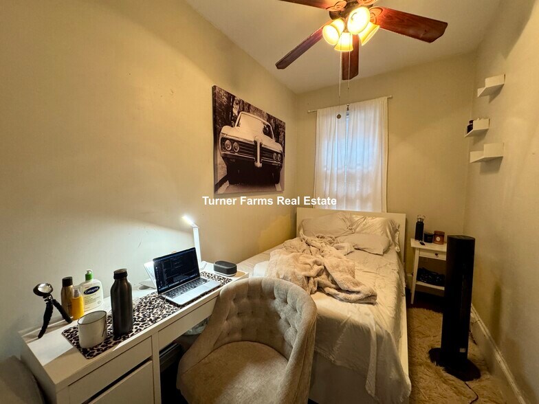 Building Photo - 717 Parker St