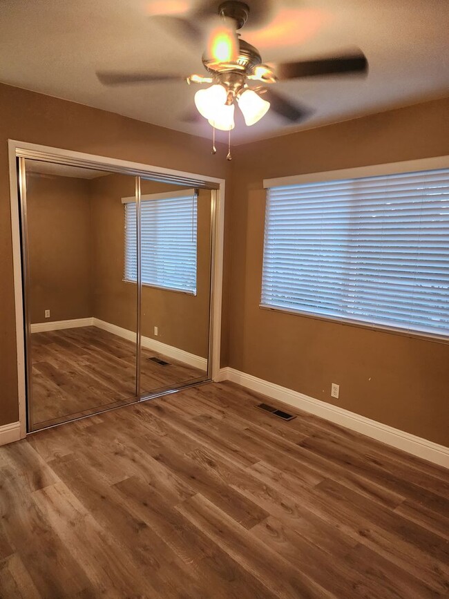 Building Photo - 3 Bedroom 2 bath with 2 car garage off of ...