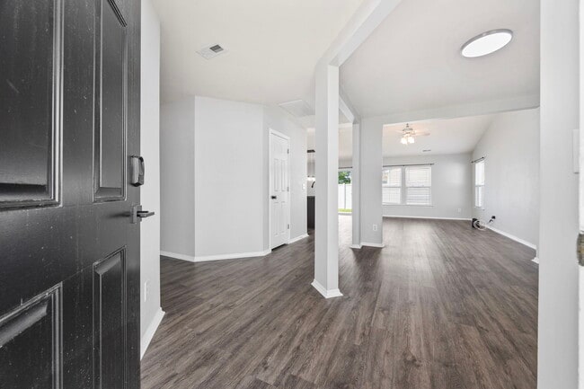 Building Photo - 1006 Post Oak Ct