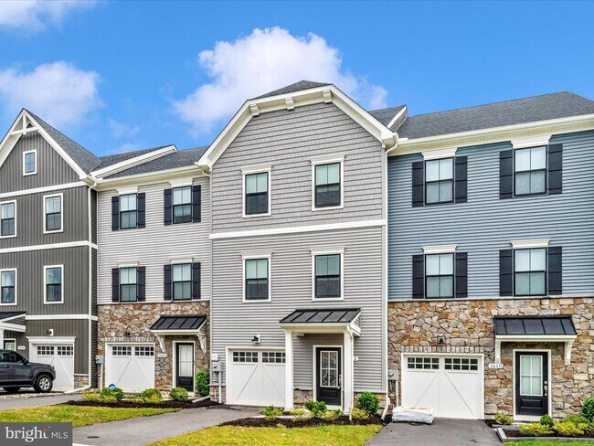 Primary Photo - THREE LEVEL TOWN HOUSE IN KELLERTON