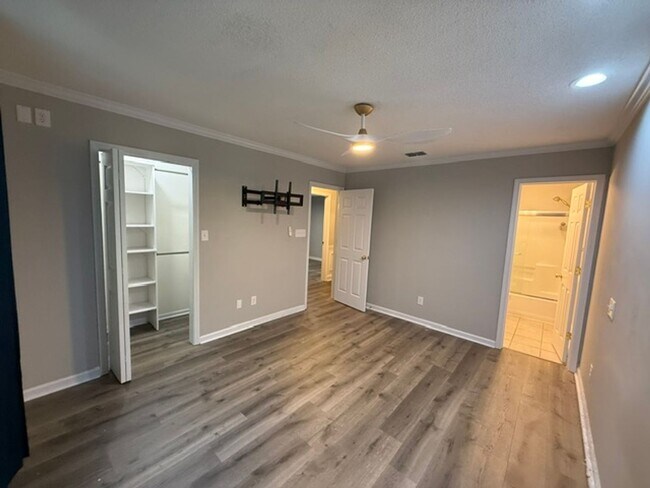 Building Photo - 429 Crow's Nest Ln
