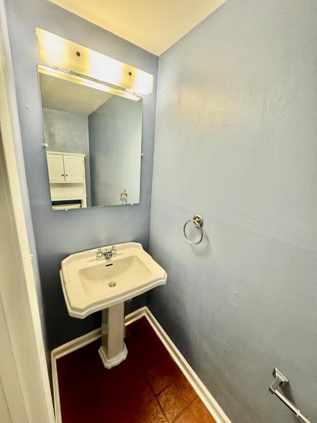 Building Photo - 105 Yorkshire Ct