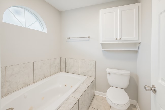 Building Photo - 9644 Meadowdale Dr