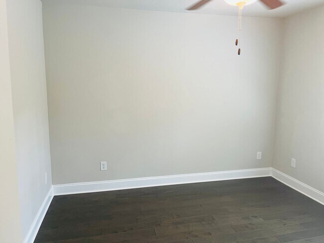 Building Photo - ***MOVE IN SPECIAL - $500 OFF 1ST MONTHS RENT WITH A MOVE IN DATE ON OR BEFORE 6/12.*** Wow! 4 be...