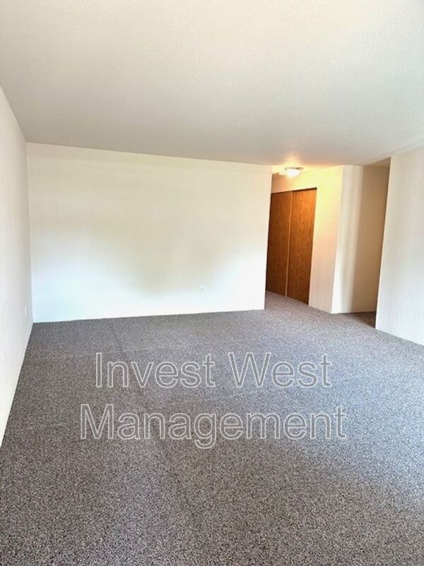 Building Photo - 1815 Kingsley Rd