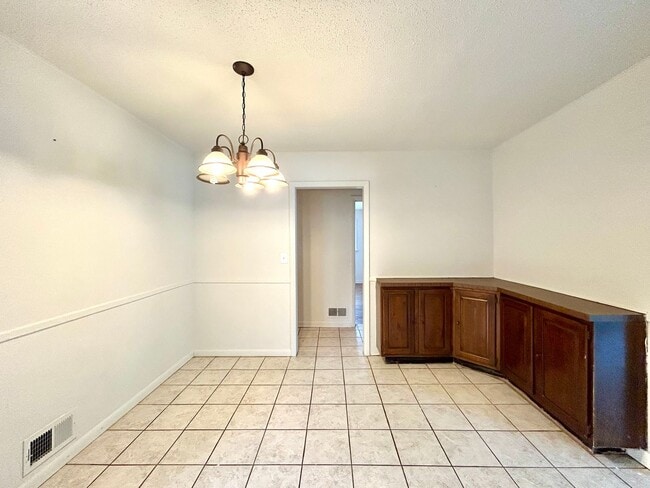 Building Photo - Three Bedroom Home in Muskegon