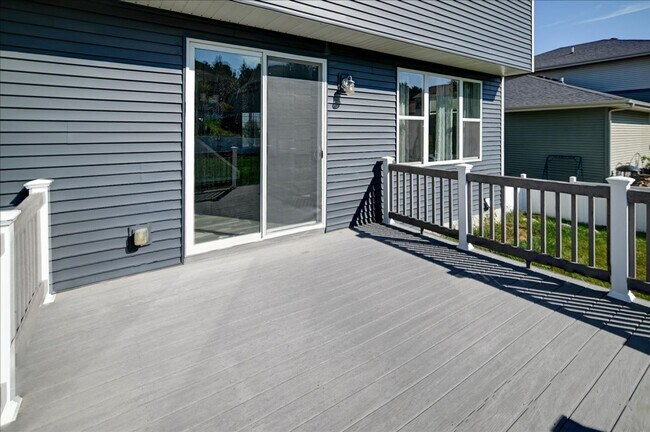 Building Photo - 569 Chad's Crossing