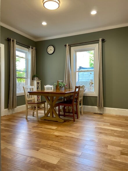 Building Photo - 5 Sheridan Cir