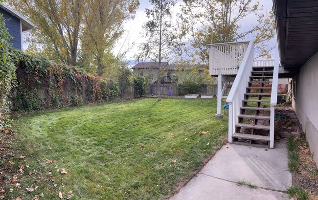 Building Photo - 1011 W 600 S