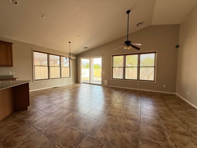 Building Photo - Lovely Chandler 4 Bedroom!