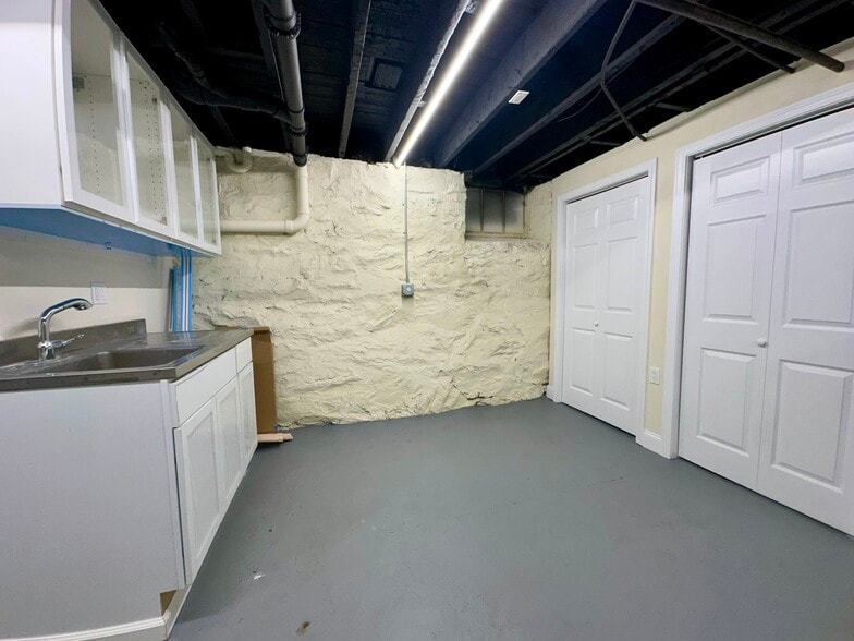 Building Photo - 18 Sawyer Ter
