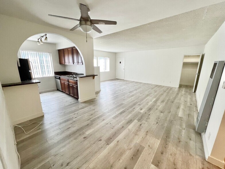Building Photo - 3728 S Bentley Ave
