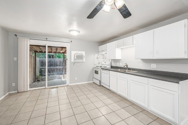 Building Photo - Lovely remodeled 2 Bed 1 Bath in Arvada