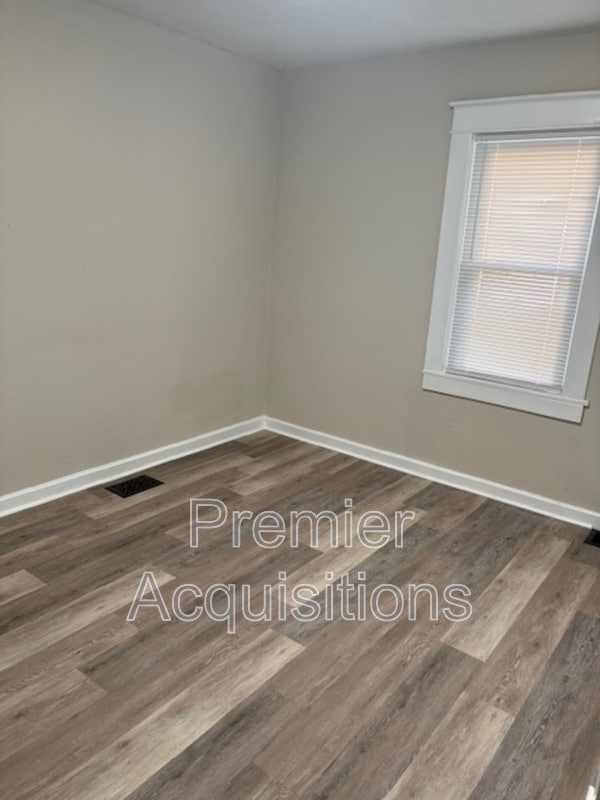 Building Photo - 3318 Fernwood Ave
