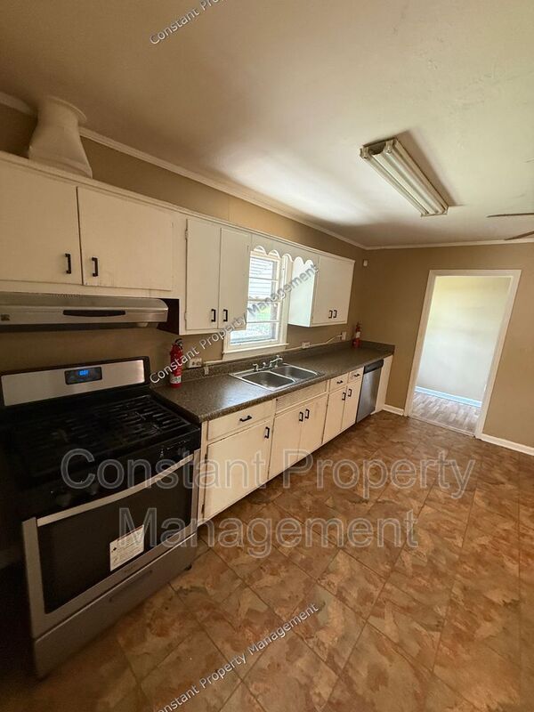 Building Photo - 3069 Somerset Dr