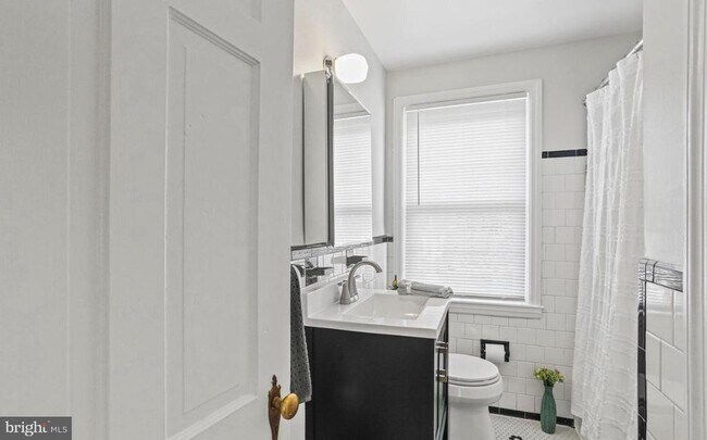 Building Photo - 403 Stratford Rd