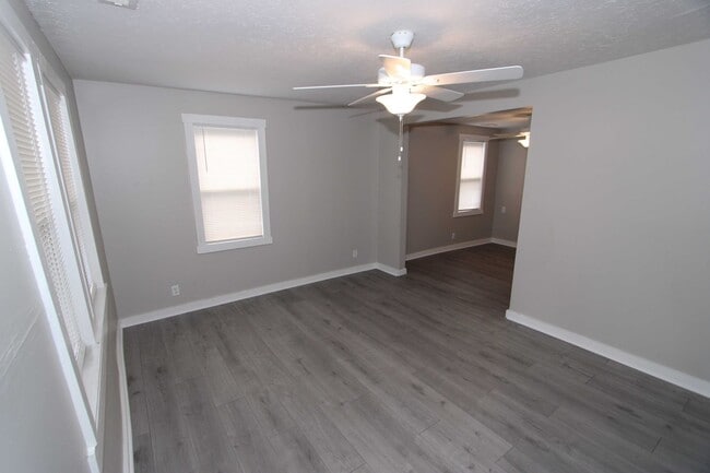 Building Photo - Quaint 2 Bedroom 1 Bathroom Ranch