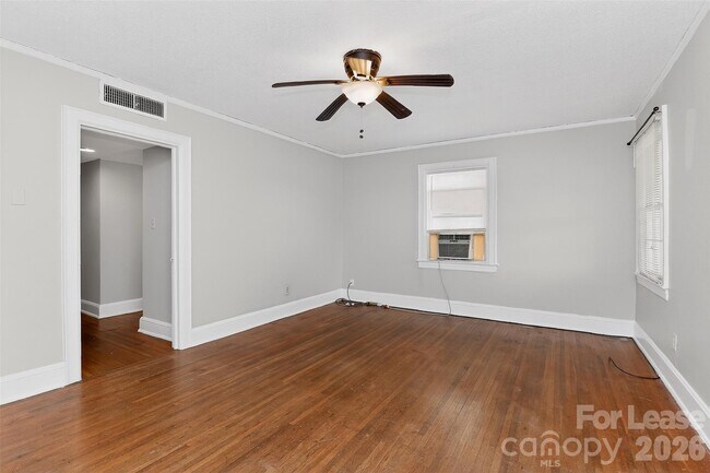 Building Photo - 1418 Park Dr