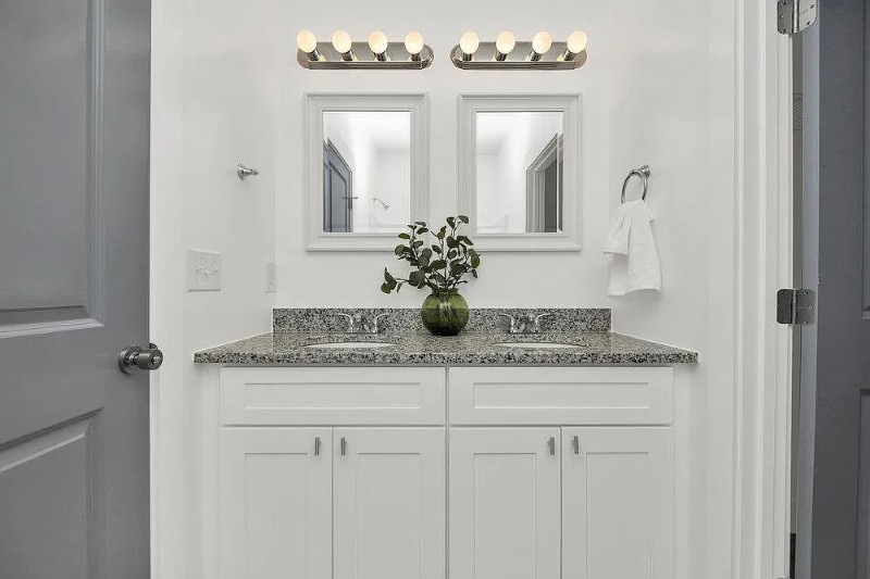 Building Photo - 206 Essex Dr