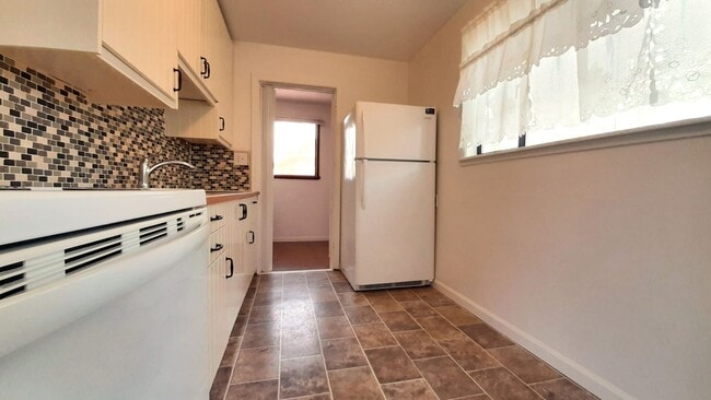 Building Photo - Beautiful 2 bedroom House...Just for you!