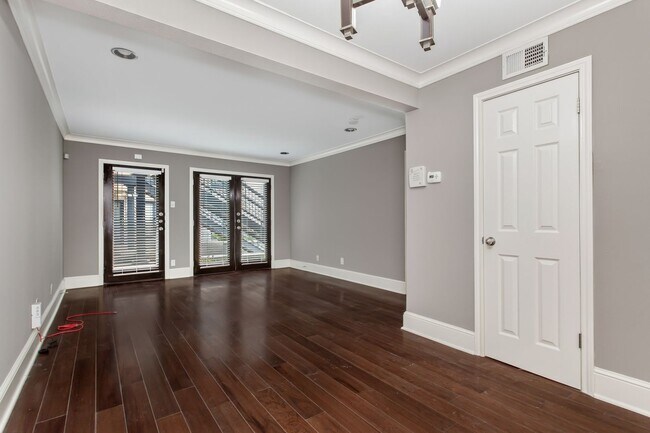 Building Photo - 10205 Regal Oaks Dr