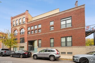 Building Photo - 2343 N Greenview Ave