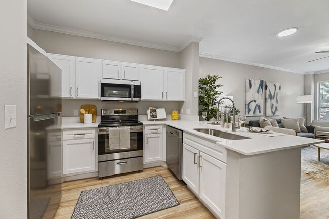 1BD, 1BA - 708SF - Kitchen