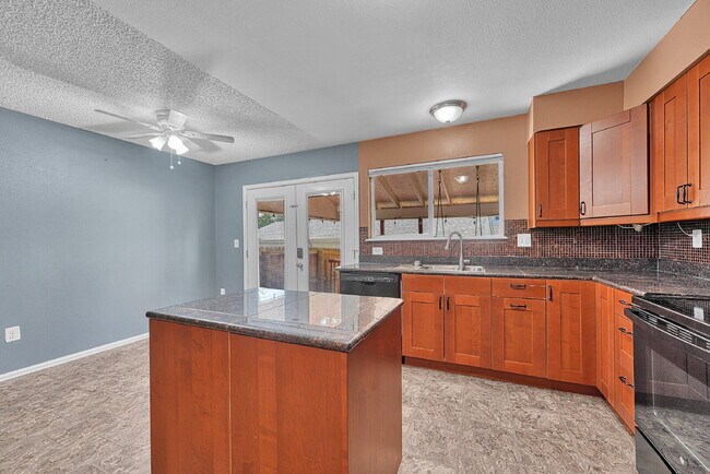 Building Photo - $2,350.00, 2-bed, 2.5-bath townhouse in th...