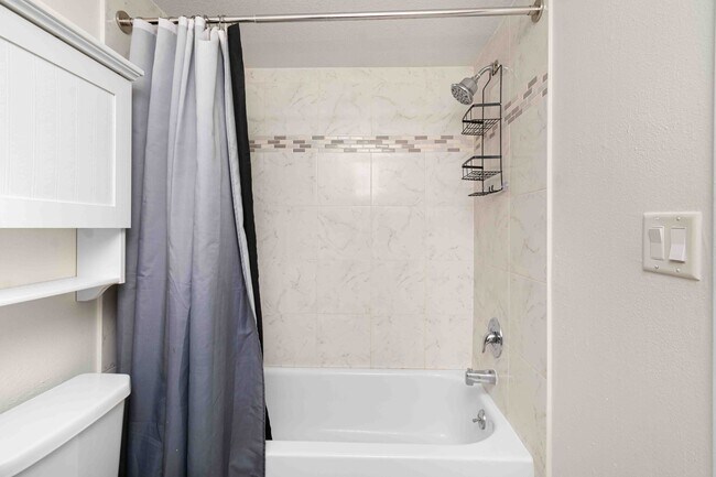 Building Photo - 1750 Belleair Forest Dr