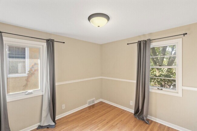 Building Photo - 4416 Lyndale Ave S