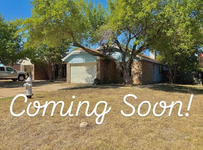 Primary Photo - 825 Mica Ln