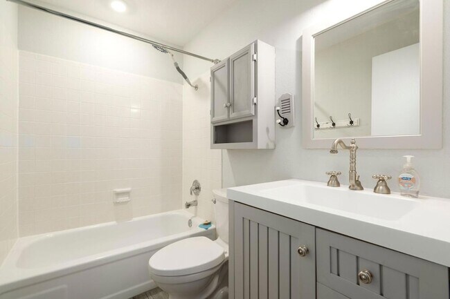 Building Photo - 14237 N 34th Way