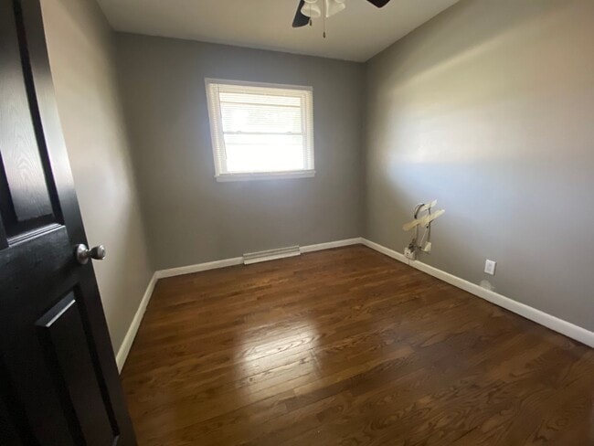 Building Photo - 3 Bedroom 2 Bath Single Family Home!  Gara...