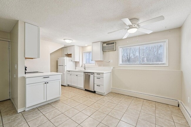 Building Photo - 17256 Kenyon St NE