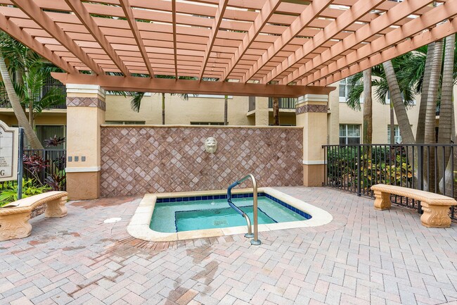 Building Photo - 1801 N Flagler Dr
