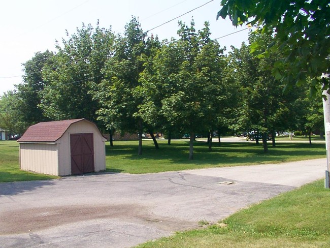 Building Photo - 402 E Cedar St