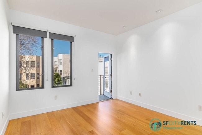 Building Photo - Marina: Remodeled Light-Filled Top-Floor Marina Condo with Private Roof Deck