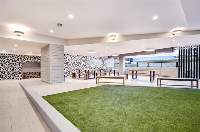 Building Photo - 501 West Ave