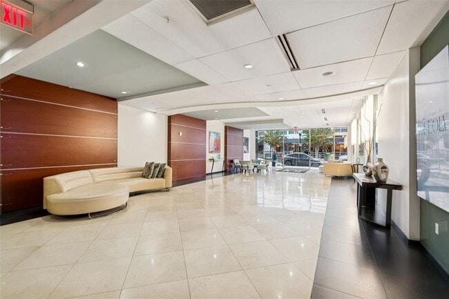 Building Photo - 101 S Eola Dr