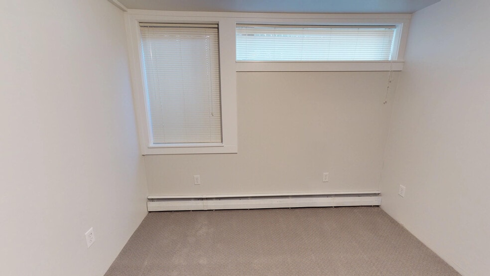 Building Photo - 409 S 11th